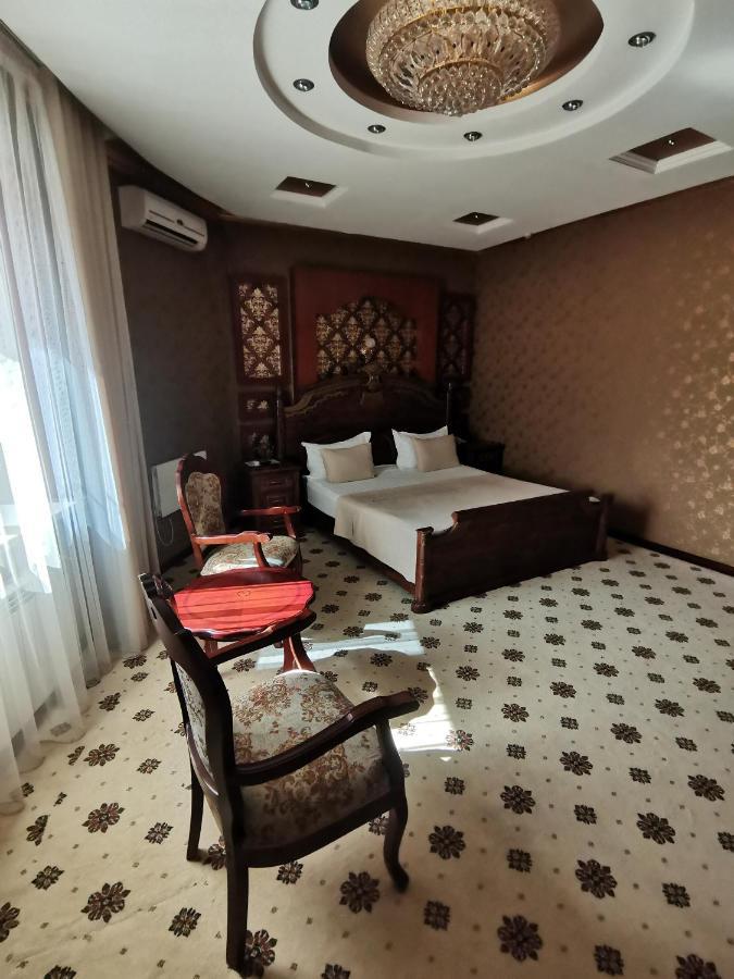 Altyn Adam Hotel Petropavlovsk Exterior foto