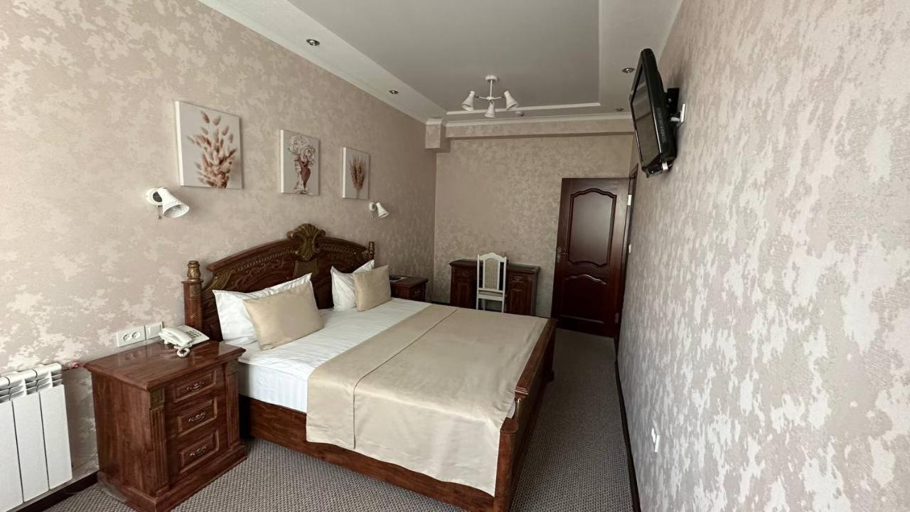 Altyn Adam Hotel Petropavlovsk Exterior foto