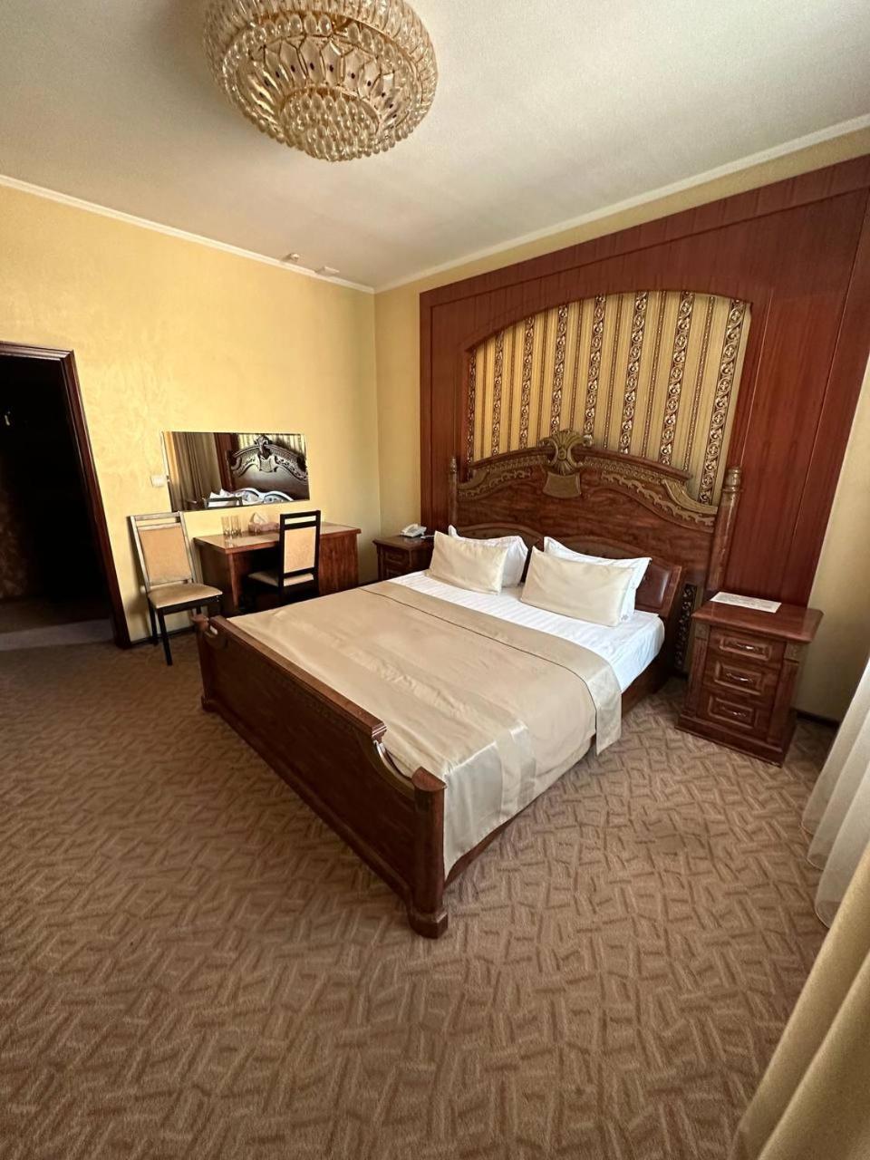 Altyn Adam Hotel Petropavlovsk Exterior foto