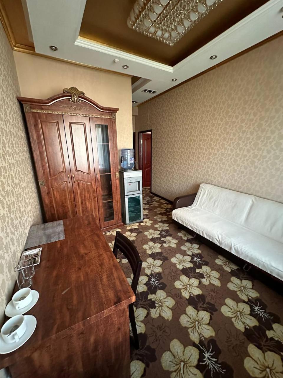 Altyn Adam Hotel Petropavlovsk Exterior foto