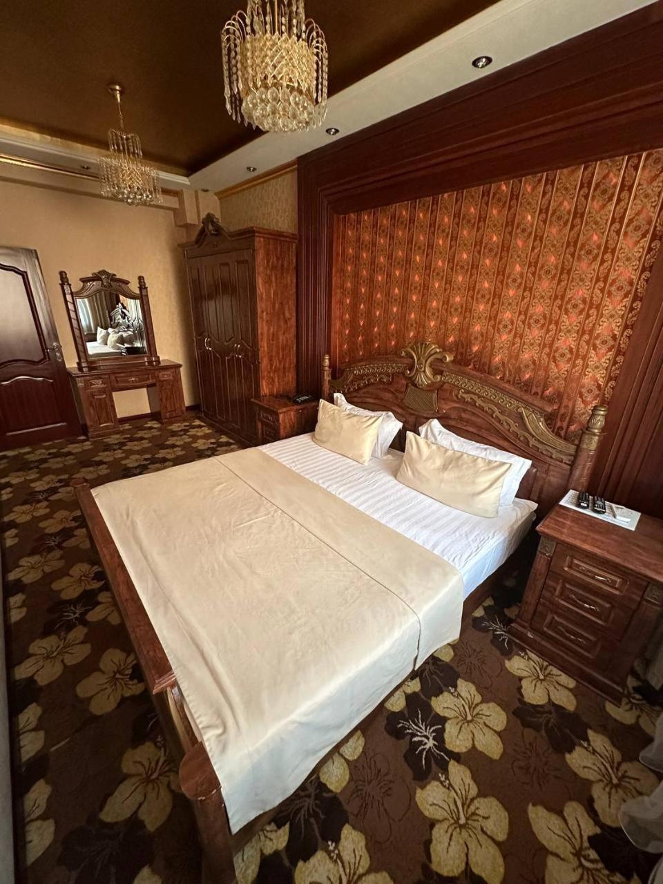 Altyn Adam Hotel Petropavlovsk Exterior foto