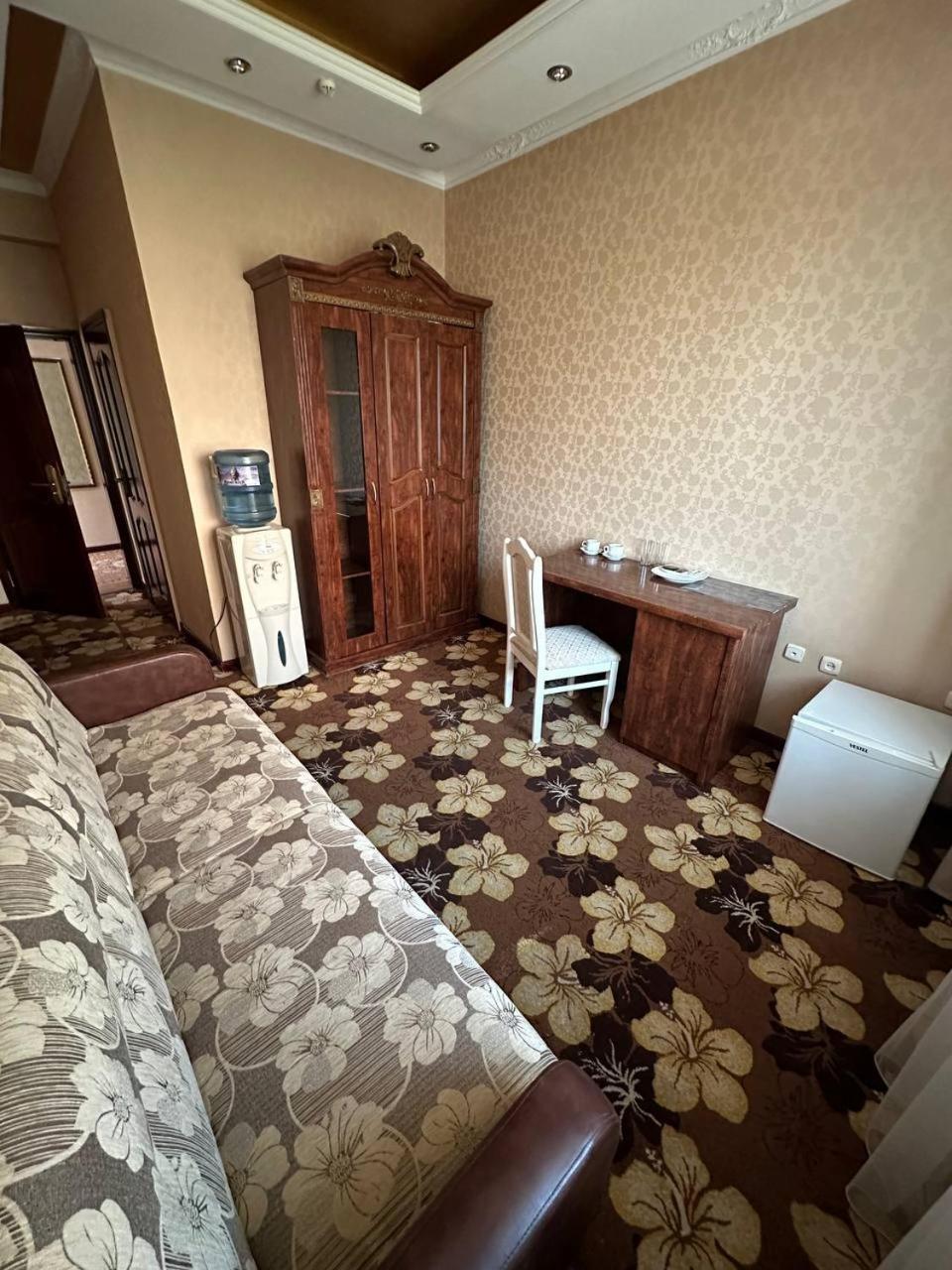 Altyn Adam Hotel Petropavlovsk Exterior foto