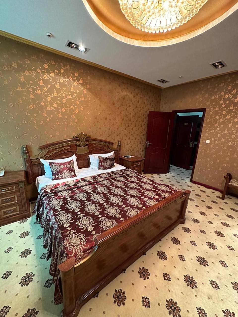 Altyn Adam Hotel Petropavlovsk Exterior foto