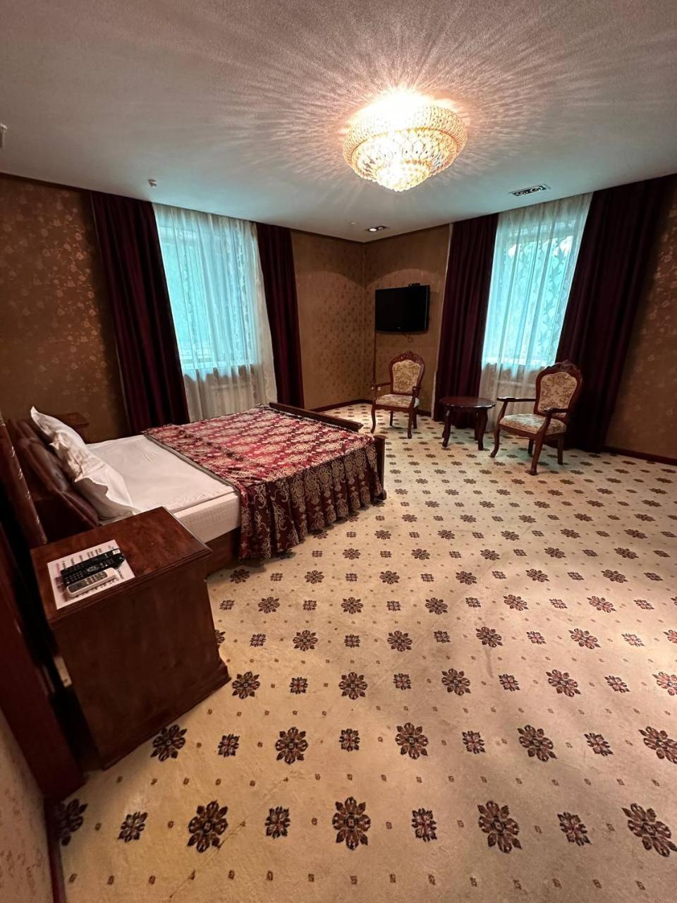 Altyn Adam Hotel Petropavlovsk Exterior foto