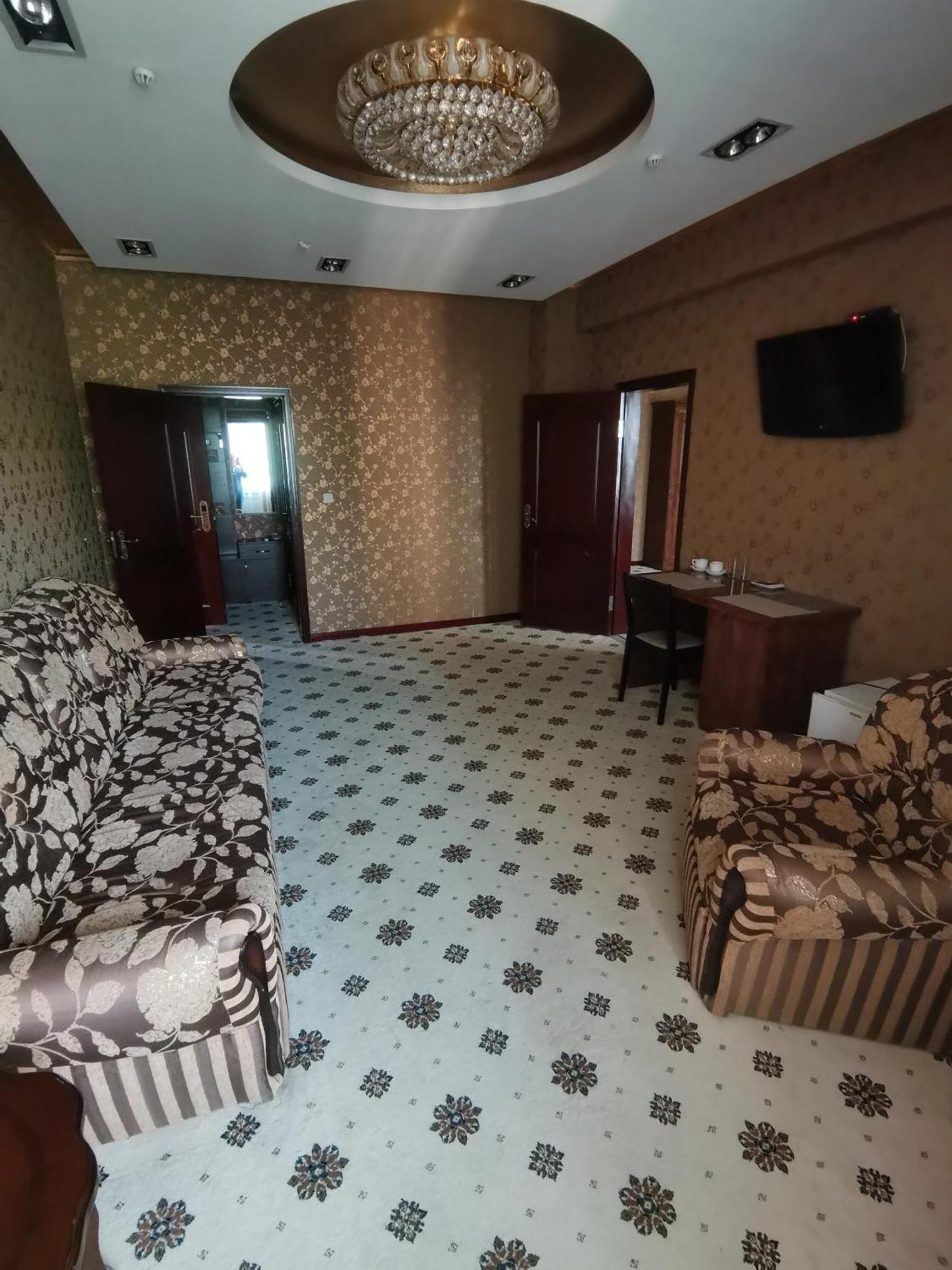 Altyn Adam Hotel Petropavlovsk Exterior foto